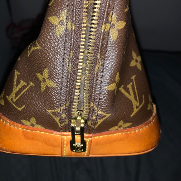 Louis Vuitton Bag - Picture 13 of 16